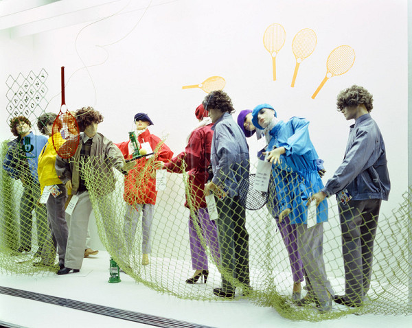 Milan Langer, Jaroslav Chmelík, Miroslav Podhrázský (fotograf) – Jarní proměny v Donu II, Výloha Módního domu DON v Hradci Králové 