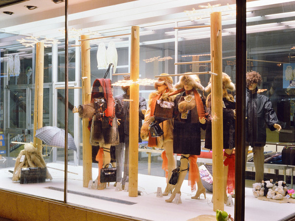 Milan Langer, Jaroslav Chmelík, Miroslav Podhrázský (fotograf) – Zima (Neonové Vánoce) III, Výloha Módního domu DON v Hradci Králové 