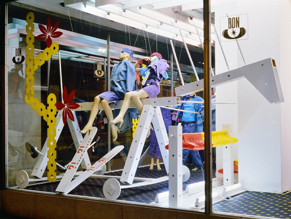 Milan Langer, Jaroslav Chmelík, Miroslav Podhrázský (fotograf) – Kaktusová stavebnice I, Výloha Módního domu DON v Hradci Králové 