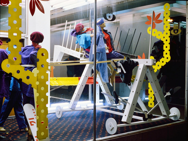 Milan Langer, Jaroslav Chmelík, Miroslav Podhrázský (fotograf) – Kaktusová stavebnice III, Výloha Módního domu DON v Hradci Králové 