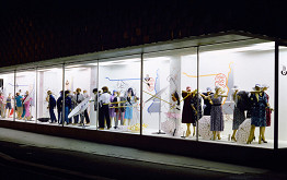 Milan Langer, Jaroslav Chmelík, Miroslav Podhrázský (fotograf) – Sólo pro léto IV, Výloha Módního domu DON v Hradci Králové 