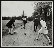 Zorka Ságlová – Házení míčků do průhonického rybníka Bořín 