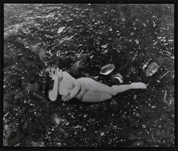 Jana Želibská – Ona-Nymfa-prenesená do ,,Terénu" okolia Bratislavy 