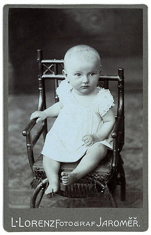 Atelier L. Lorenz – bez názvu (portrét malého dítěte) 