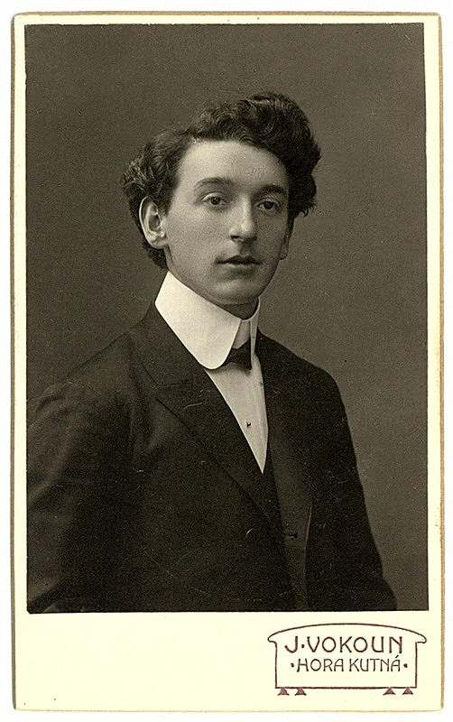 Atelier Josef Vokoun – bez názvu (portrét mladého muže) 