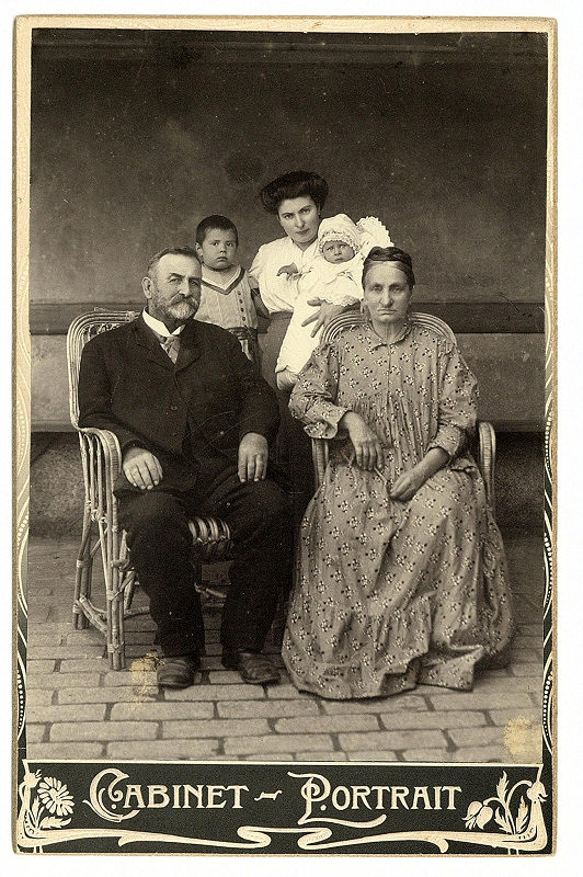 Bohumír Mařinec – bez názvu (rodinný portrét) 