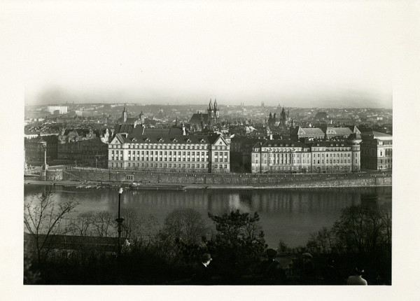 Rudolf Bruner-Dvořák – Pohled na Staré Město pražské od Kramářovy vily 