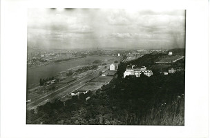 Rudolf Bruner-Dvořák – Pohled na Prahu s Vltavou od Kavčích hor 