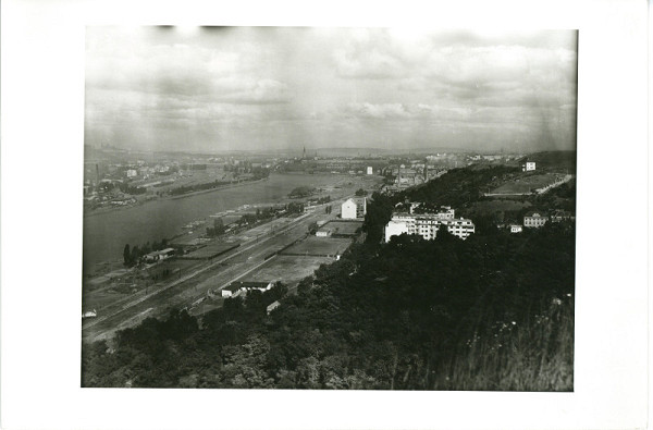 Rudolf Bruner-Dvořák – Pohled na Prahu s Vltavou od Kavčích hor 