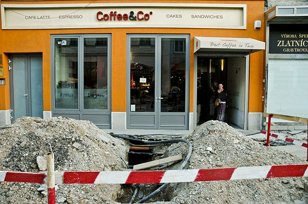 Ľubo Stacho – Výklad Hydina, Obchodná ulica č. 24 