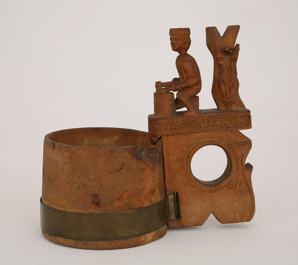 Slovenský ľudový rezbár – Črpák s figúrou valacha 