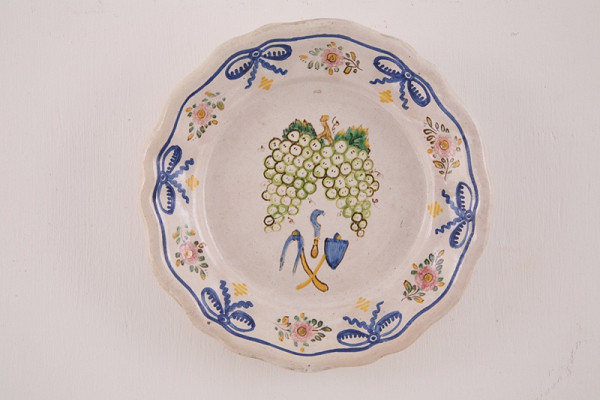 Ferdiš Kostka – Tanier s vinohradníckym motívom 