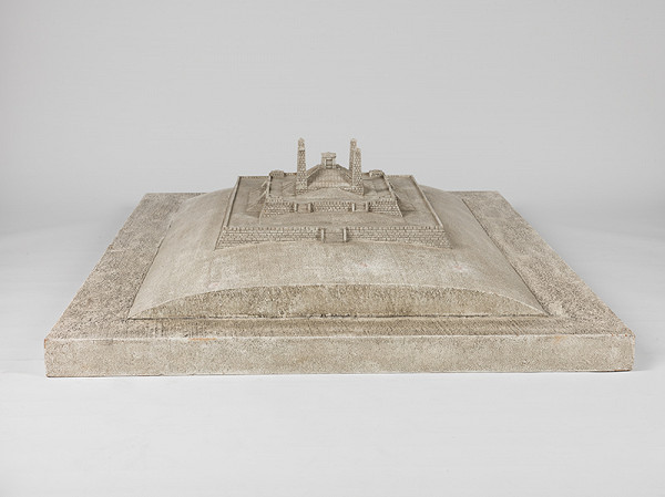 Dušan Jurkovič, Milan Greguš – Mohyla M. R. Štefánika na Bradle. Model. M 1:100. 