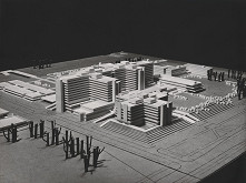 Vladimír Dedeček, Stanislav Talaš, Neznámy autor – Súťažný návrh na nemocnicu s poliklinikou v Bratislave – Petržalke. Model. 