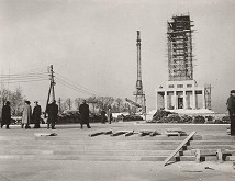 Ján Svetlík – Pamätník na Slavíne v Bratislave. Výstavba. 