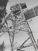 Ladislav Beisetzer, Neznámy autor – Rekonštrukcia Jarolínkovho lyžiarskeho mostíka na Štrbskom plese. Bočný pohľad zdola 