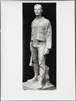 Ladislav Beisetzer, Ladislav Šichman, Neznámy autor – Pomník štrajku drevorubačov na Pohroní v Polomke. Postava drevorubača (model). Čelný pohľad 