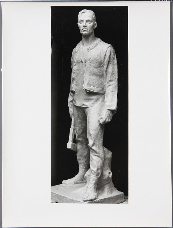 Ladislav Beisetzer, Ladislav Šichman, Neznámy autor – Pomník štrajku drevorubačov na Pohroní v Polomke. Postava drevorubača (model). Čelný pohľad 