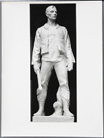 Ladislav Beisetzer, Ladislav Šichman, Neznámy autor – Pomník štrajku drevorubačov na Pohroní v Polomke. Postava drevorubača (čelný pohľad) 