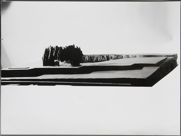 Ladislav Beisetzer, Ladislav Snopek, Neznámy autor – Súťaž na pomník SNP v Bratislave. Model pomníka (čelný pohľad). 