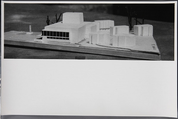 Ladislav Beisetzer, Neznámy autor – Súťaž na Divadlo Jonáša Záborského v Prešove. Model divadla (bočný pohľad). 