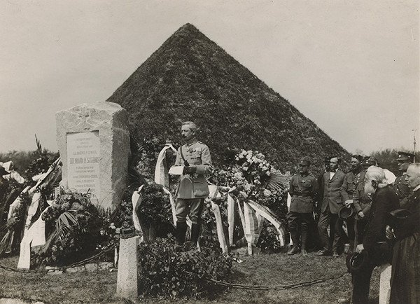 Milan Michal Harminc – Dobové fotografie Bratislavy z prvej polovice 20. storočia. Štefániková mohyla vo Vajnoroch. 