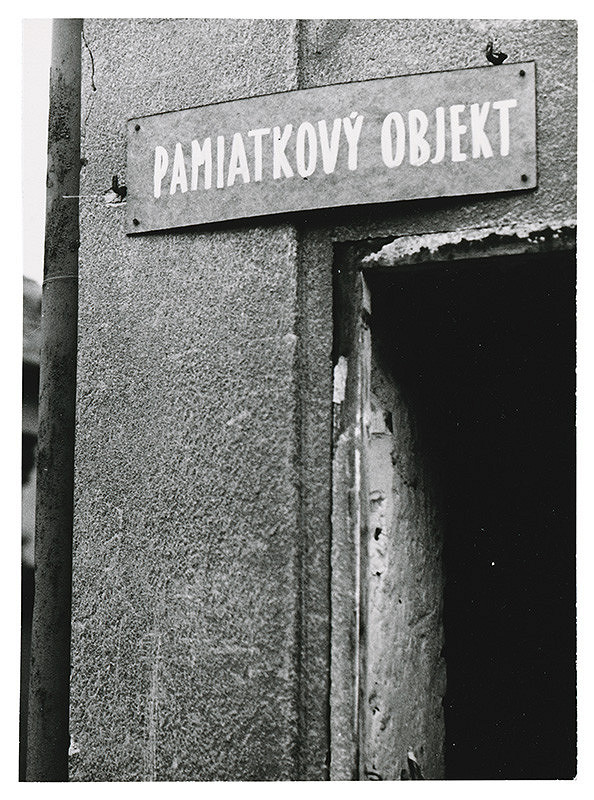 Július Koller – Archív JK/Pamiatkový objekt (intervencia na Otvorenom ateliéri) 