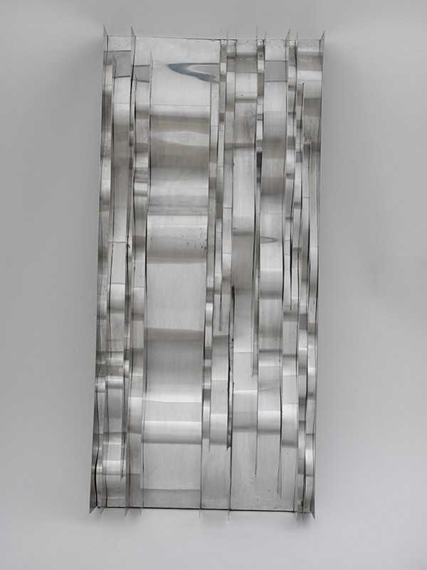 Mária Bartuszová – Vertikálne vlnenie 