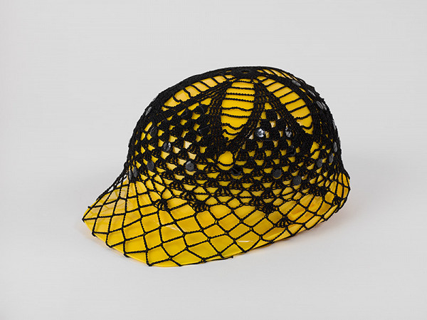 Anetta Mona Chisa, Lucia Tkáčová – Jeho helma 