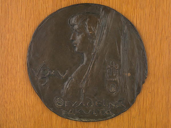 Rudolf Pribiš – Štúdia averzu medaily k insigniám dekana divadelnej fakulty VŠMU v Bratislave 