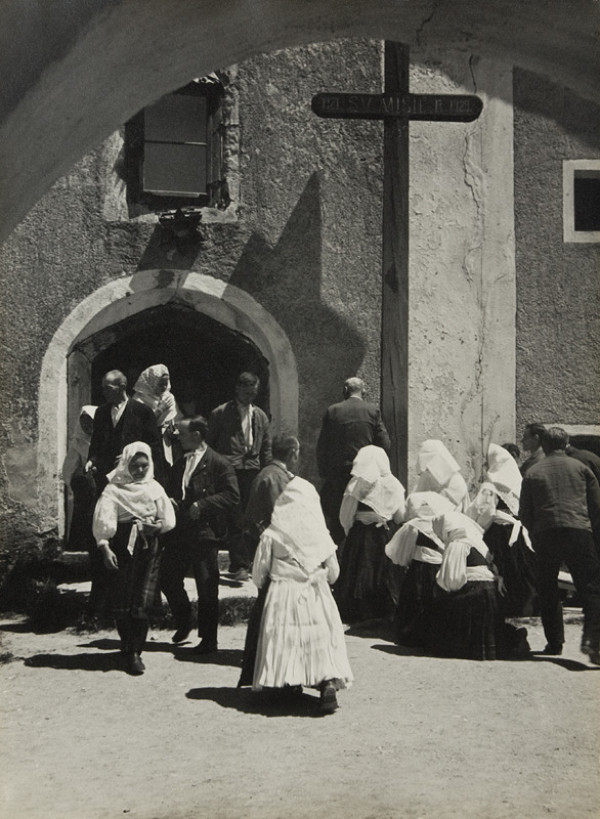 Štefan Tamáš – Pred kostolom 