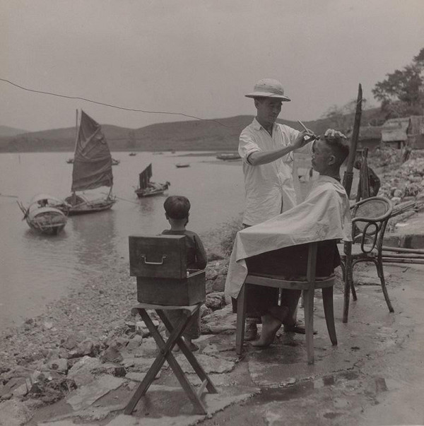 Ján Cifra – Vietnam. Holič