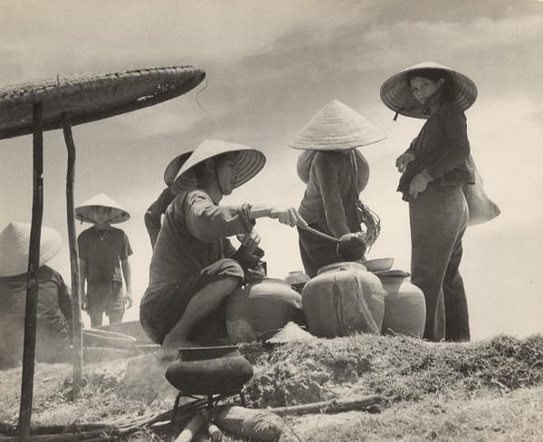 Ján Cifra – Vietnam. Poludňajšia prestávka. Dve sestry 