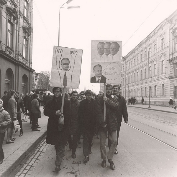 Ladislav Bielik – Gustáv Husák a študenti v PKO 