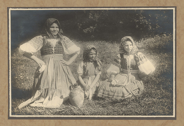 Karel Plicka – Děvčata z Trenčanské Teplé