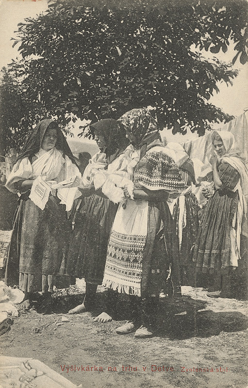 Pavol Socháň – Výšivkárka na trhu v Detve 