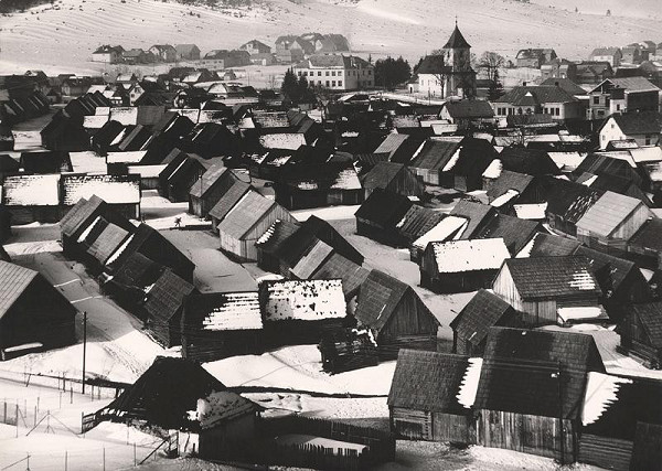 Martin Martinček – Liptovská dedina v marcovom daždi 