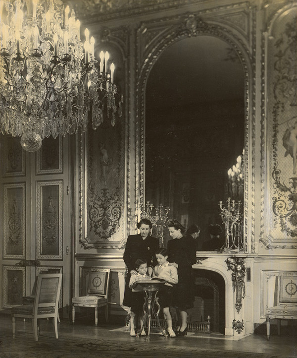 François Kollar – Pani Auriol v zámku v Elysée 