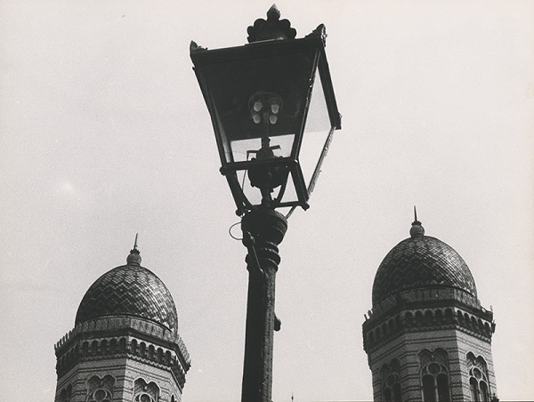 Pavol Breier st. – Bez názvu. (Bratislava. Veže synagógy) 