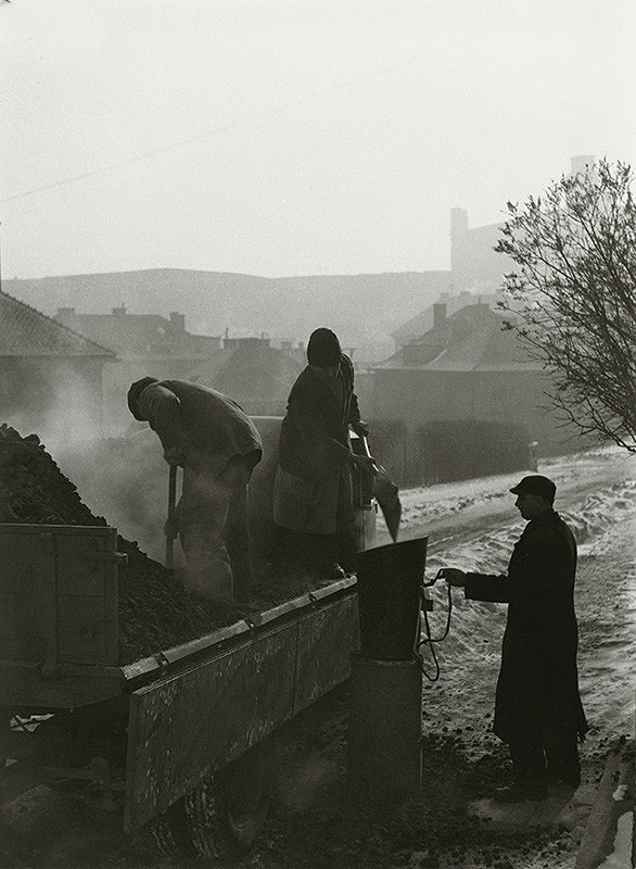 Alexander Strelinger – Vykladanie uhlia 