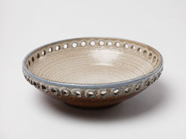 Ľubomír Jakubčík – Misa s perforovaným okrajom 