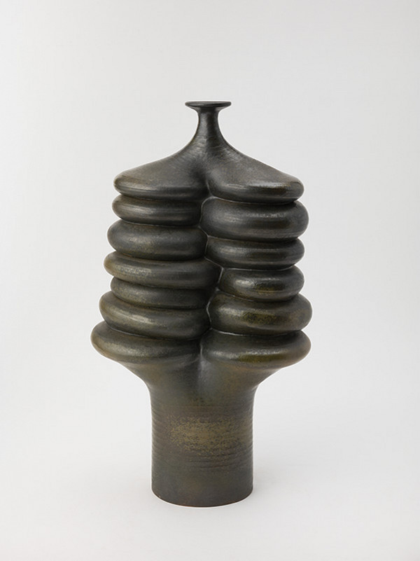 Pavol Uhrík – Váza zo stočených prvkov 