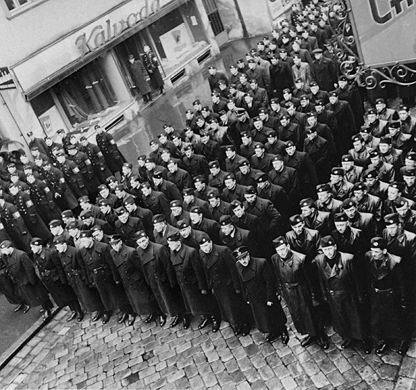 Neznámy autor – Odhalenie pamätnej tabule gardistovi Antonovi Kopalovi v Bratislave