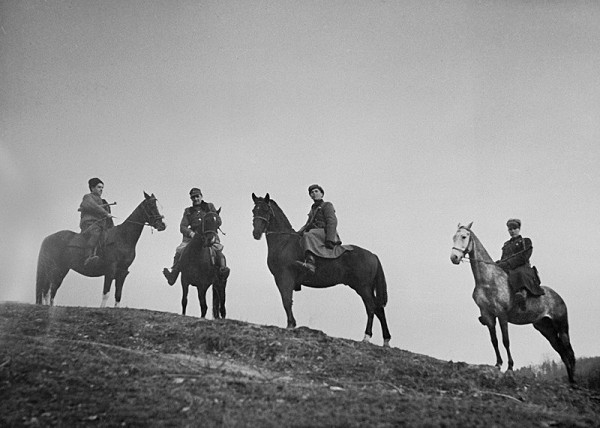 Neznámy autor – SNP – prehliadka terénu. Partizánsky oddiel Stalin 