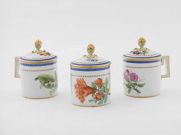 Neznámy autor – Šáločky na čokoládu s vekom zdobené florálnym námetom 