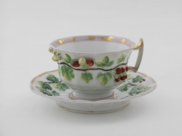 Neznámy autor – Šálka s podšálkou s naturalistickým dekorom lesných jahôd 